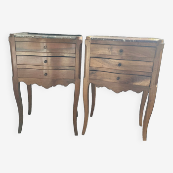 Paire de tables de chevet 3 tiroirs époque XVIII ème