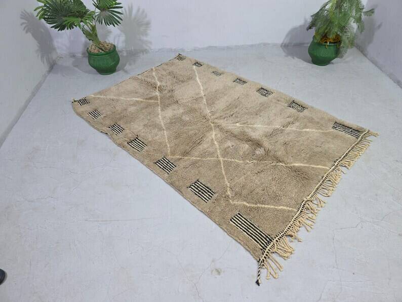 MAGNIFICENT BENIOURAIN RUG, 150/250cm