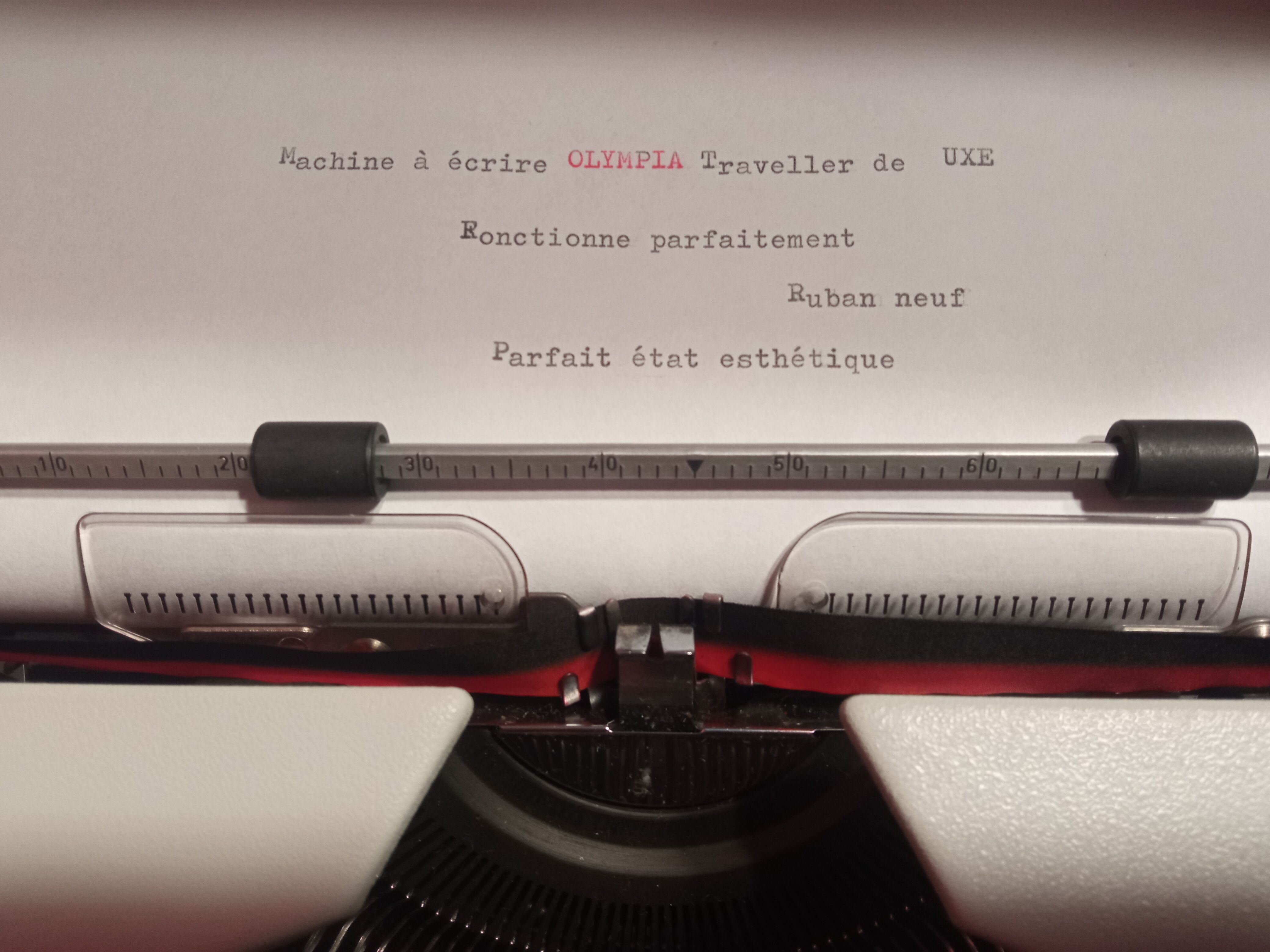 Olympia Traveller Typewriter luxury White as New