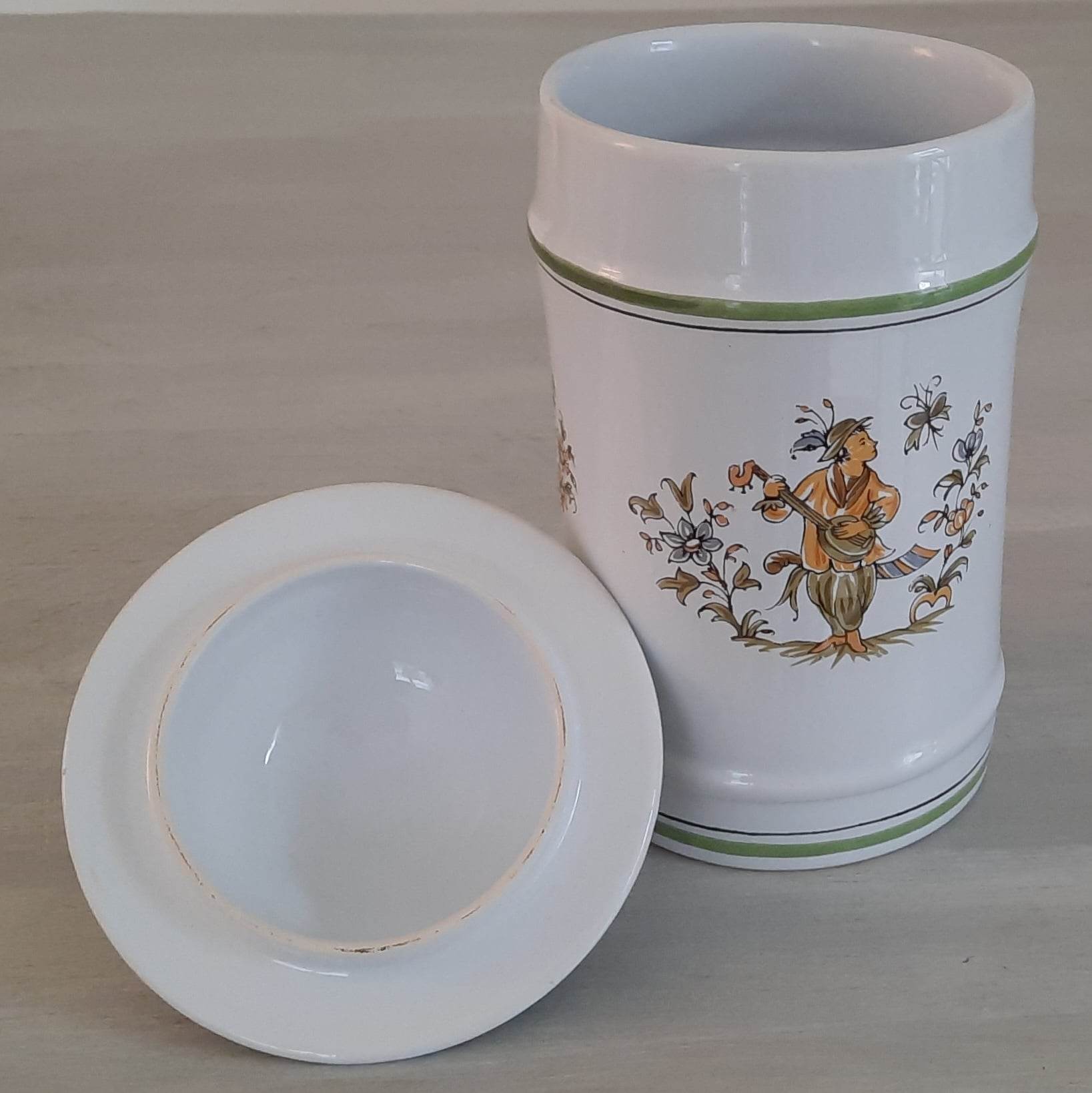 Apothecary pot "estragon" in faience of moustiers