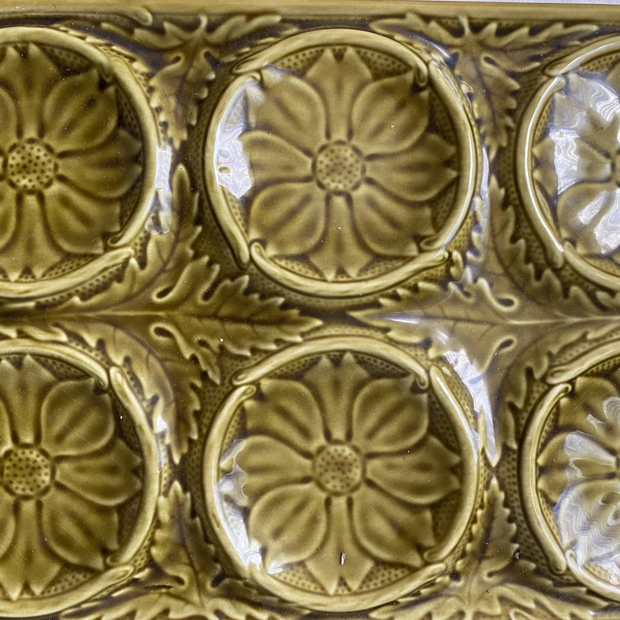 Artichoke service in Gien slipware