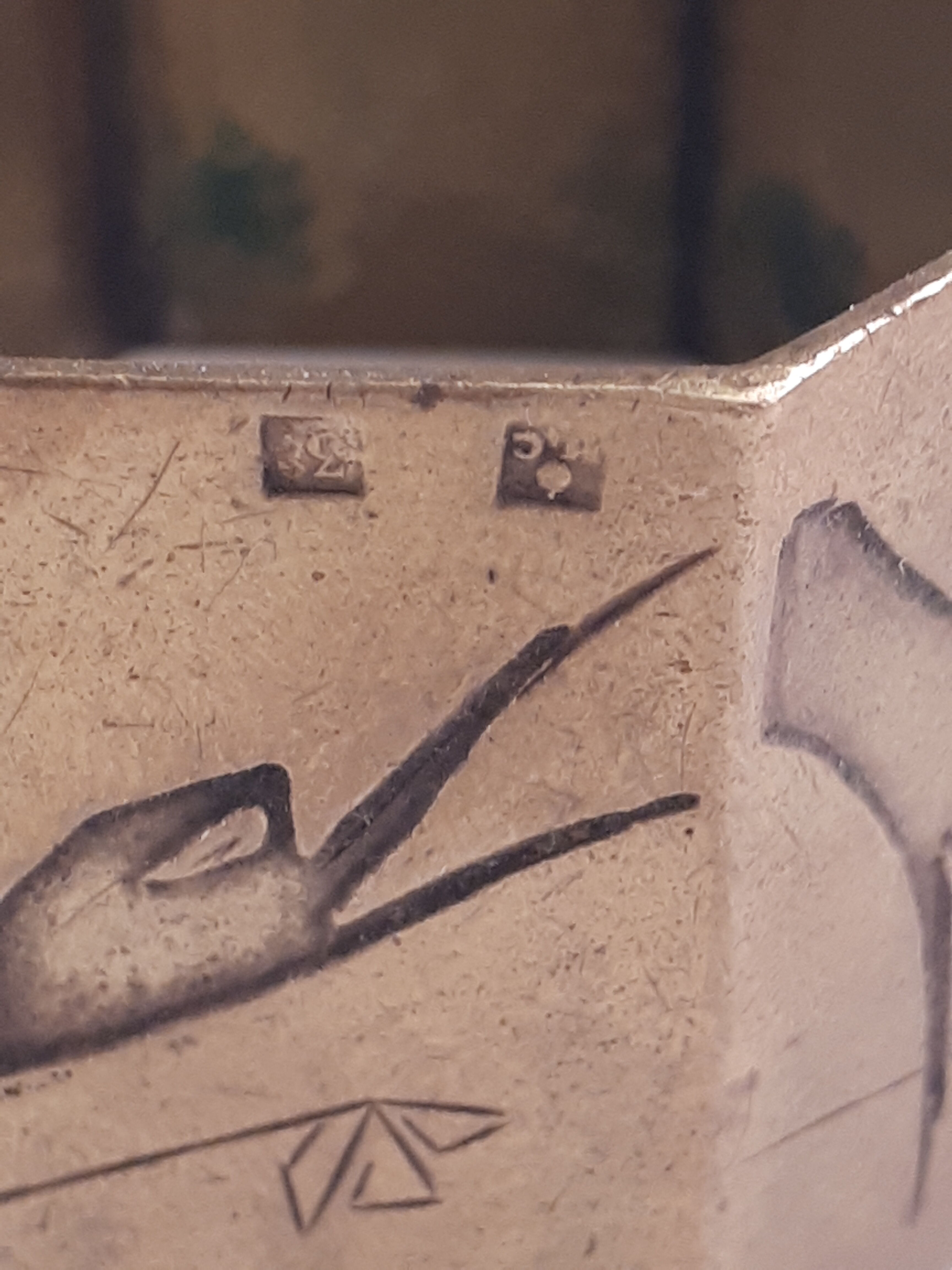 Round old brass brass brass art deco towel