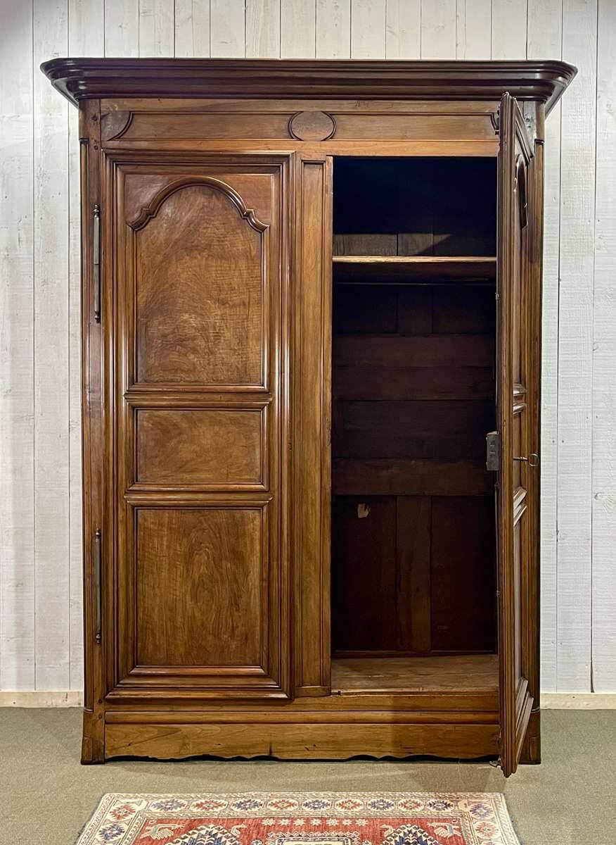 18th century walnut castle wardrobe - fully removable