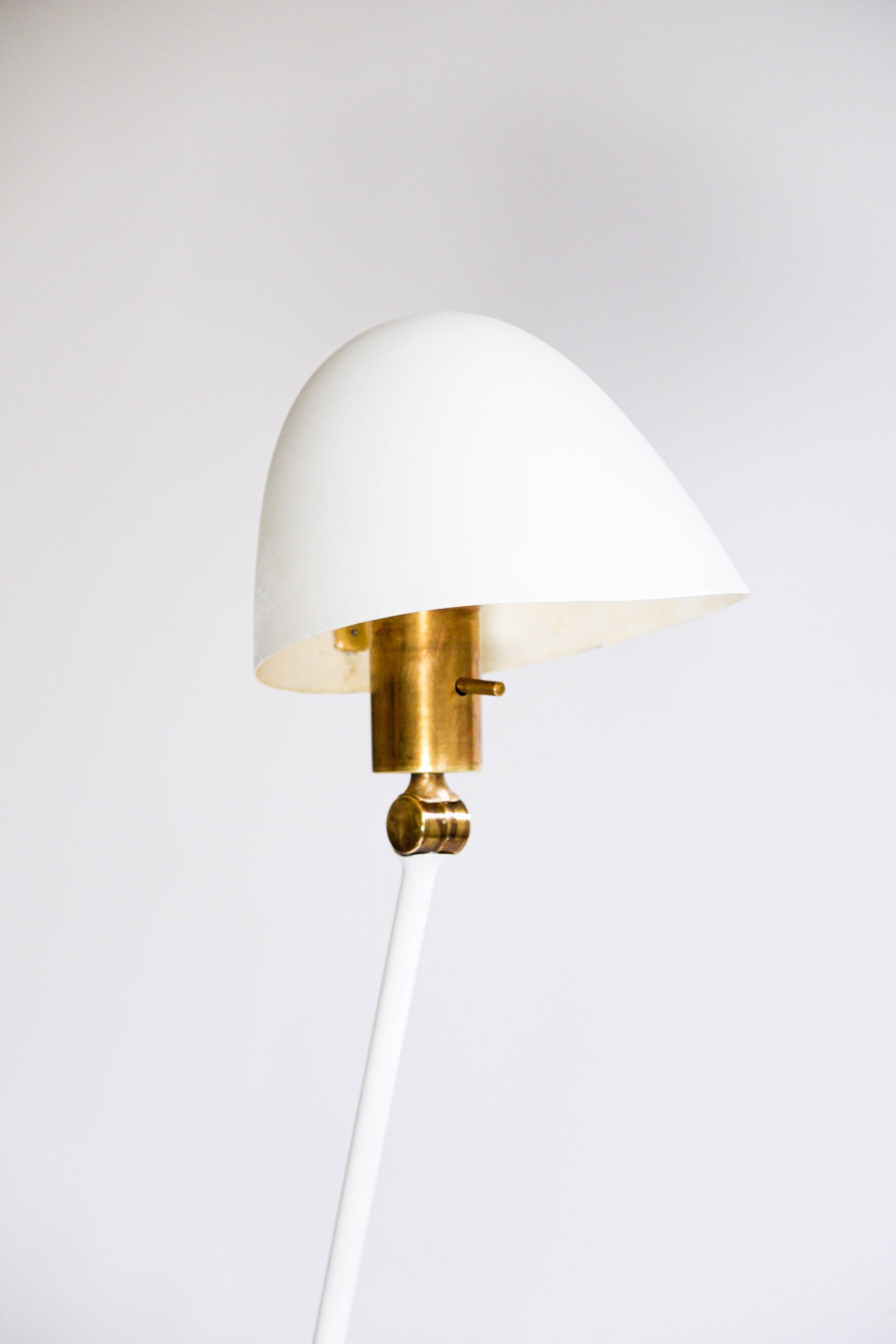 Hans Agne Jakobsson rare floor lamp model G33. Circa 1960