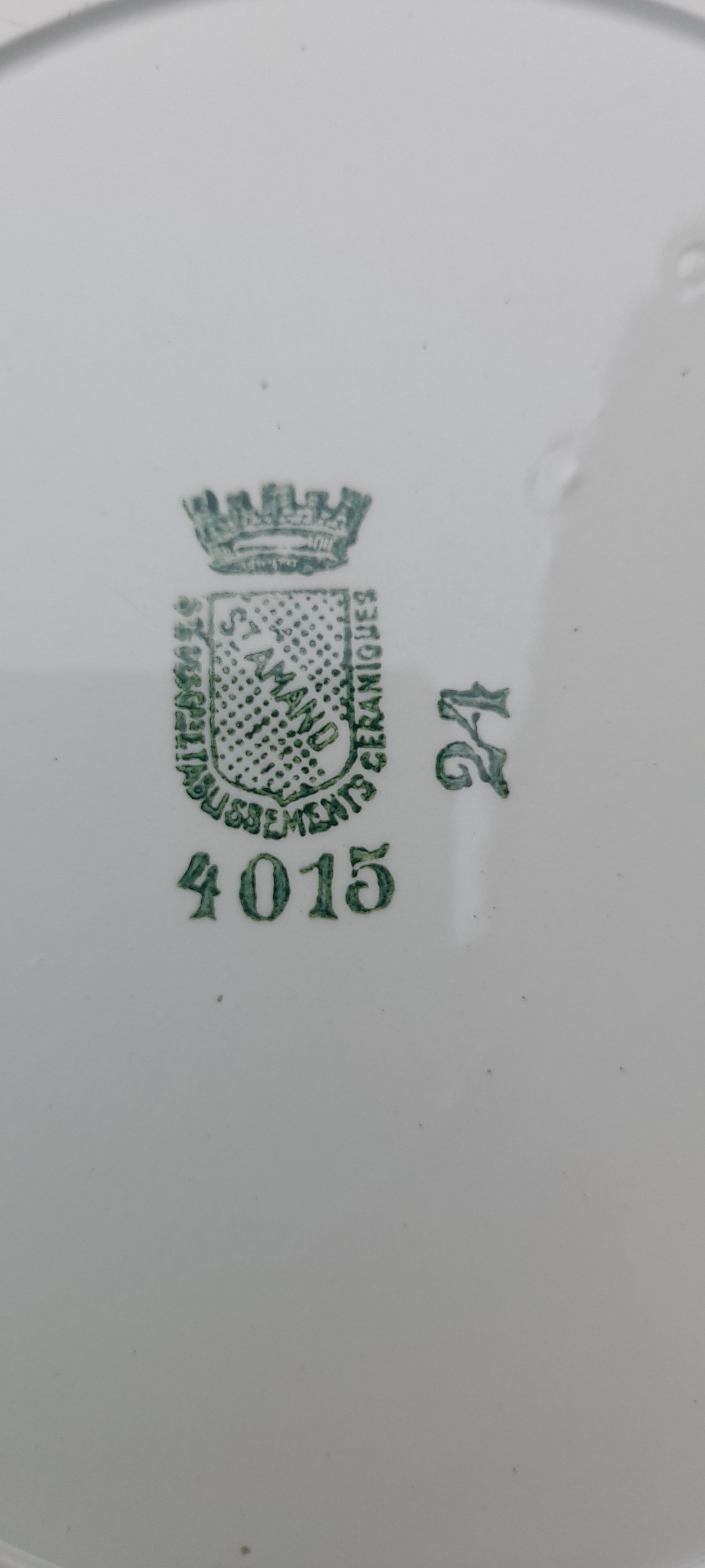 Hollow round earthenware dish of Saint Amand model 4015 diam 27 cm