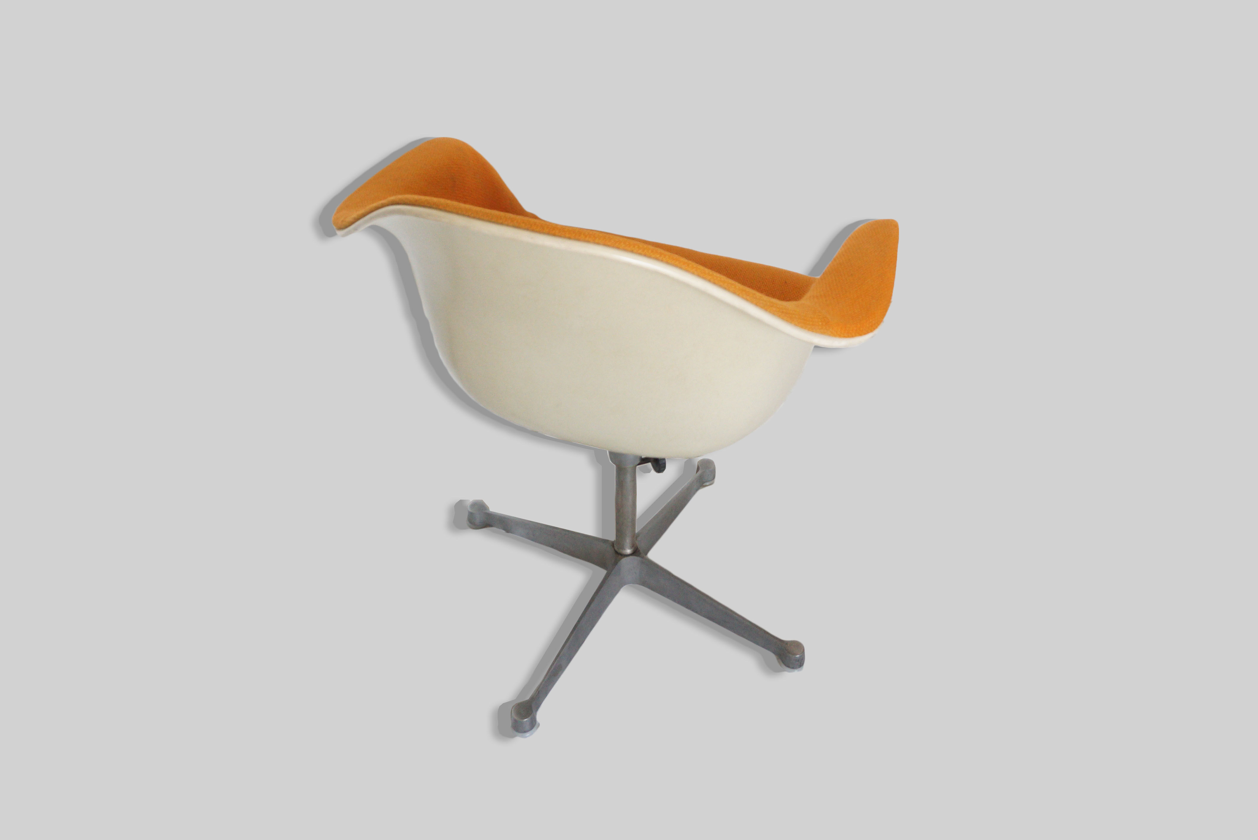 Set of 6 armchairs by Ray & Charles Eames for Herman Miller