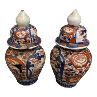 Paire de vases d'Imari Japon Pots couverts 1900