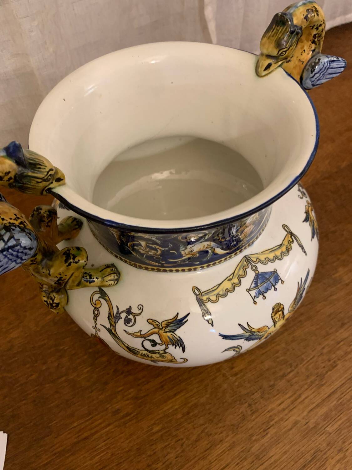 Médicis vase with chimeras in Gien earthenware, 19th century.