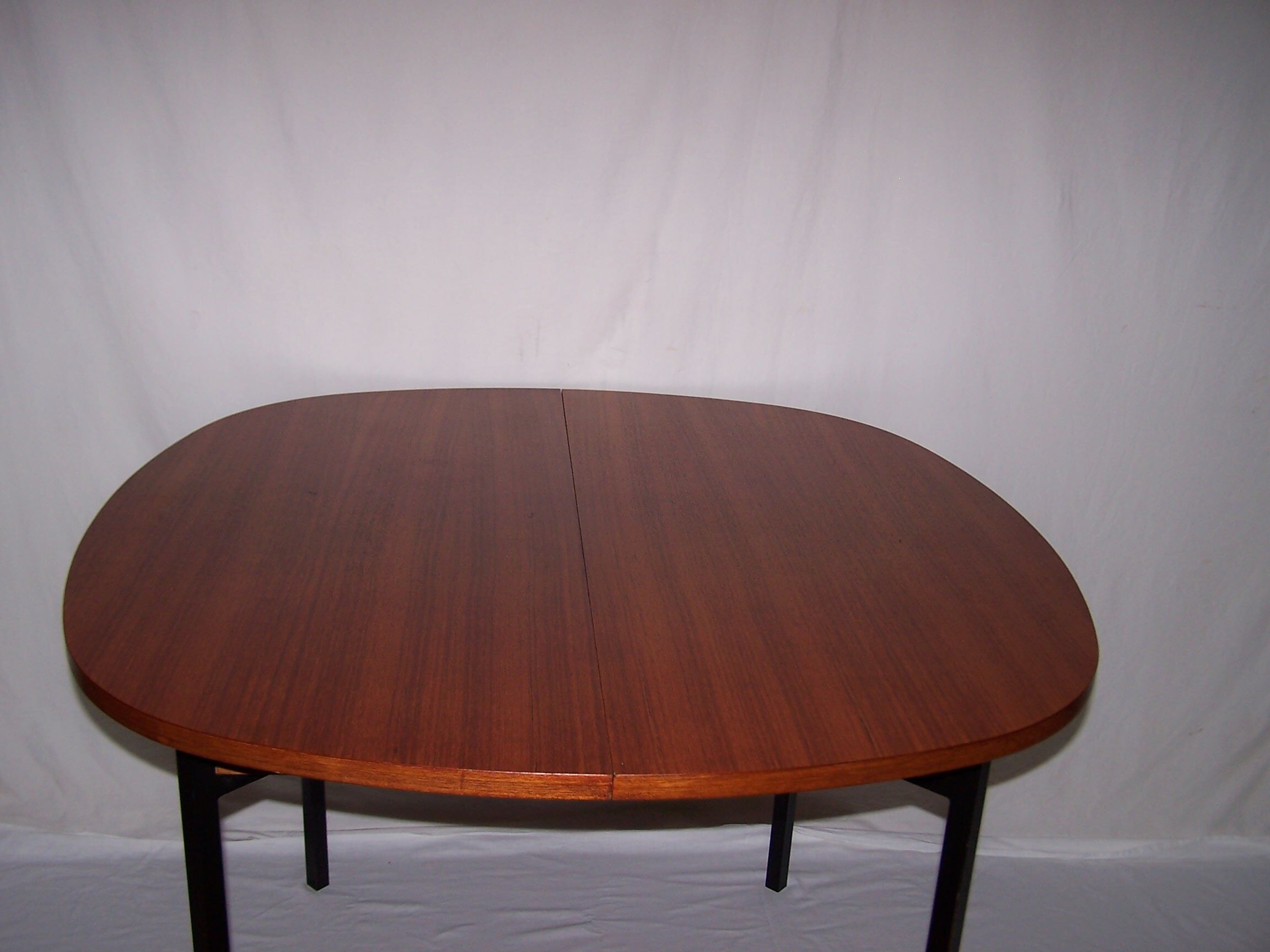 Table Trc 20 by Pierre Guariche, editions Huchers Minvielle 60