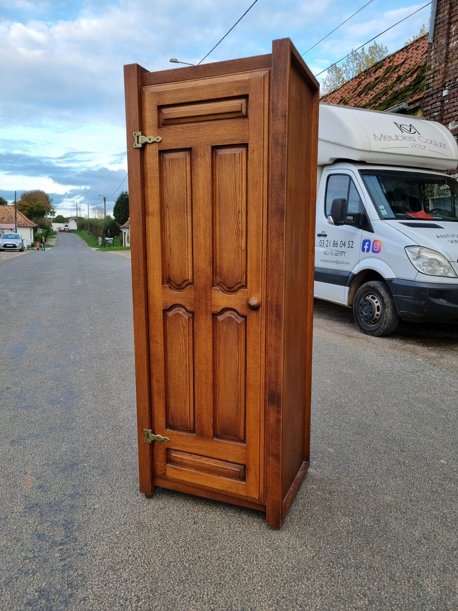 Cabinet 1 door Guillerme and Chambron
