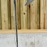 Lampe en métal gris orientable