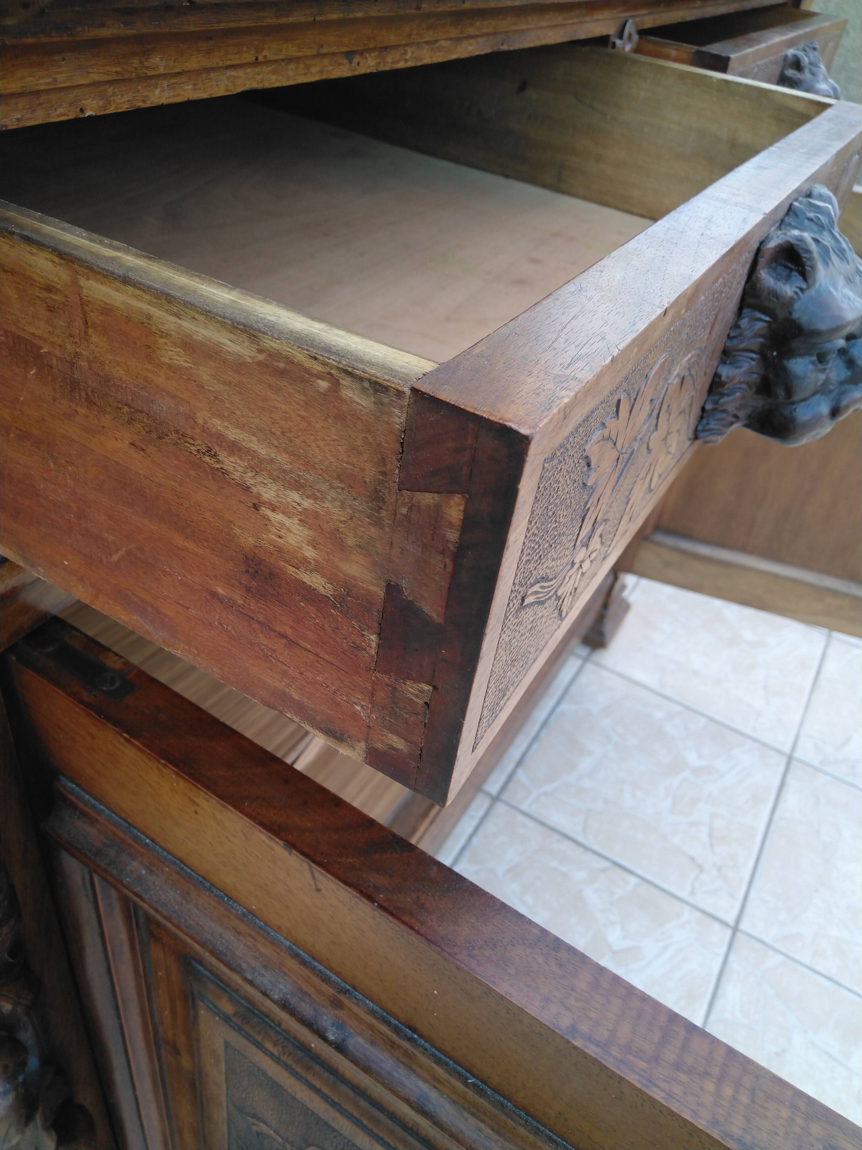 Low Renaissance style buffet in 19th century walnut