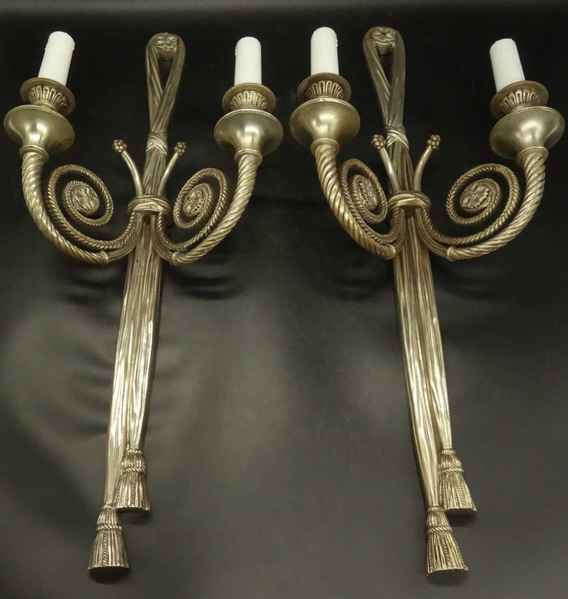 Paire de grandes appliques aux rubans style Louis XVI
