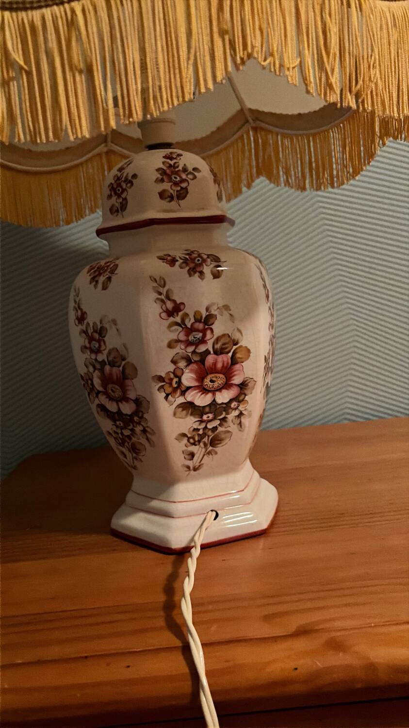 Antique lamp (1920s/30s) in Nancy porcelain, height 50 centimetres.