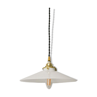 Minimalist white opaline suspension