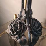 Lampe en fer forgé et verre moulé - décor de rose - vers 1900