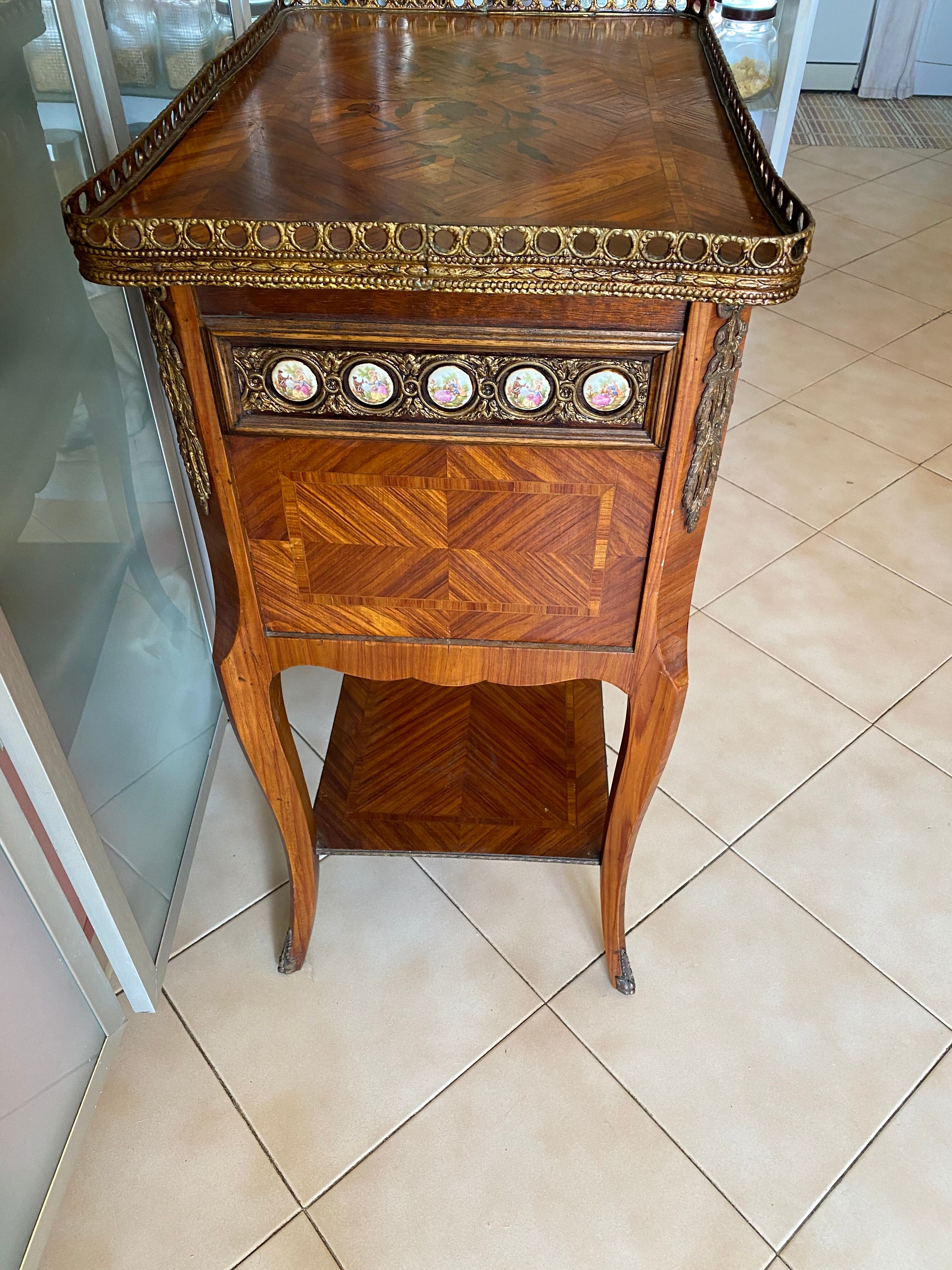 Dresser Chiffonnière Era NIII style Louis XVI