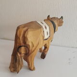 Vache en bois sculpté et peint
