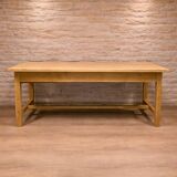 Large farmhouse table in solid wood – sturdy and welcoming