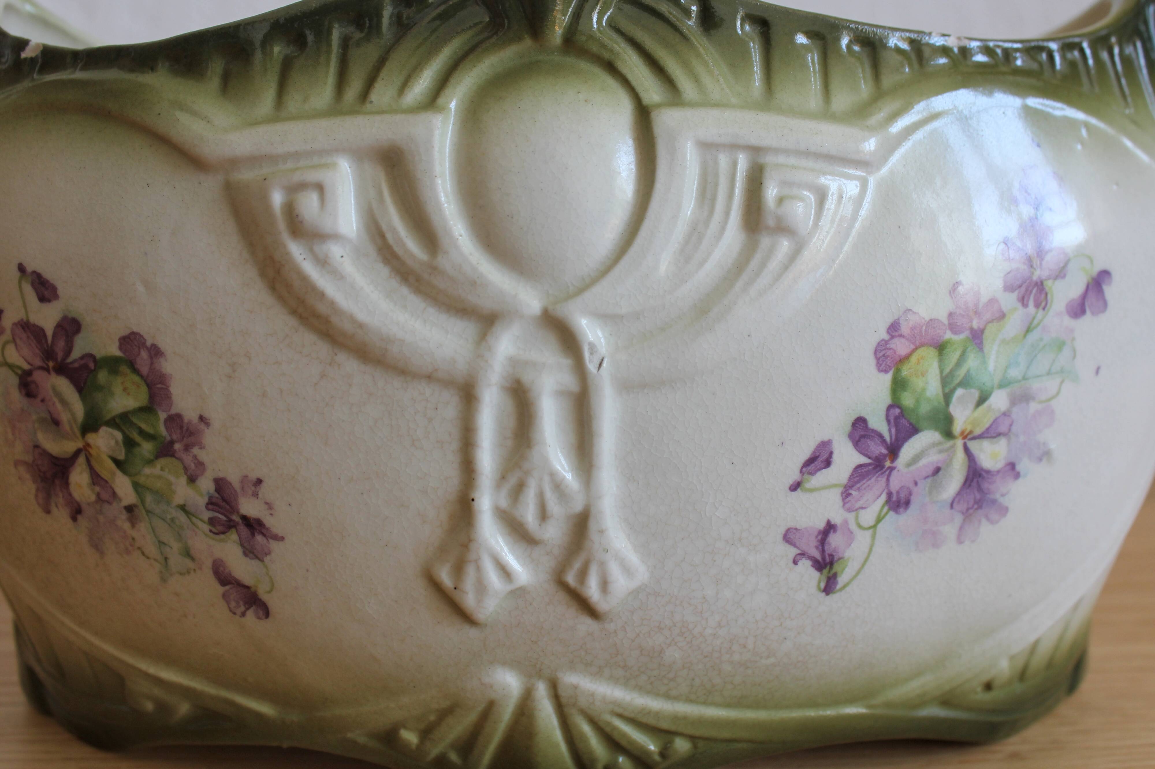 Small jardinière vase in art nouveau majolica.