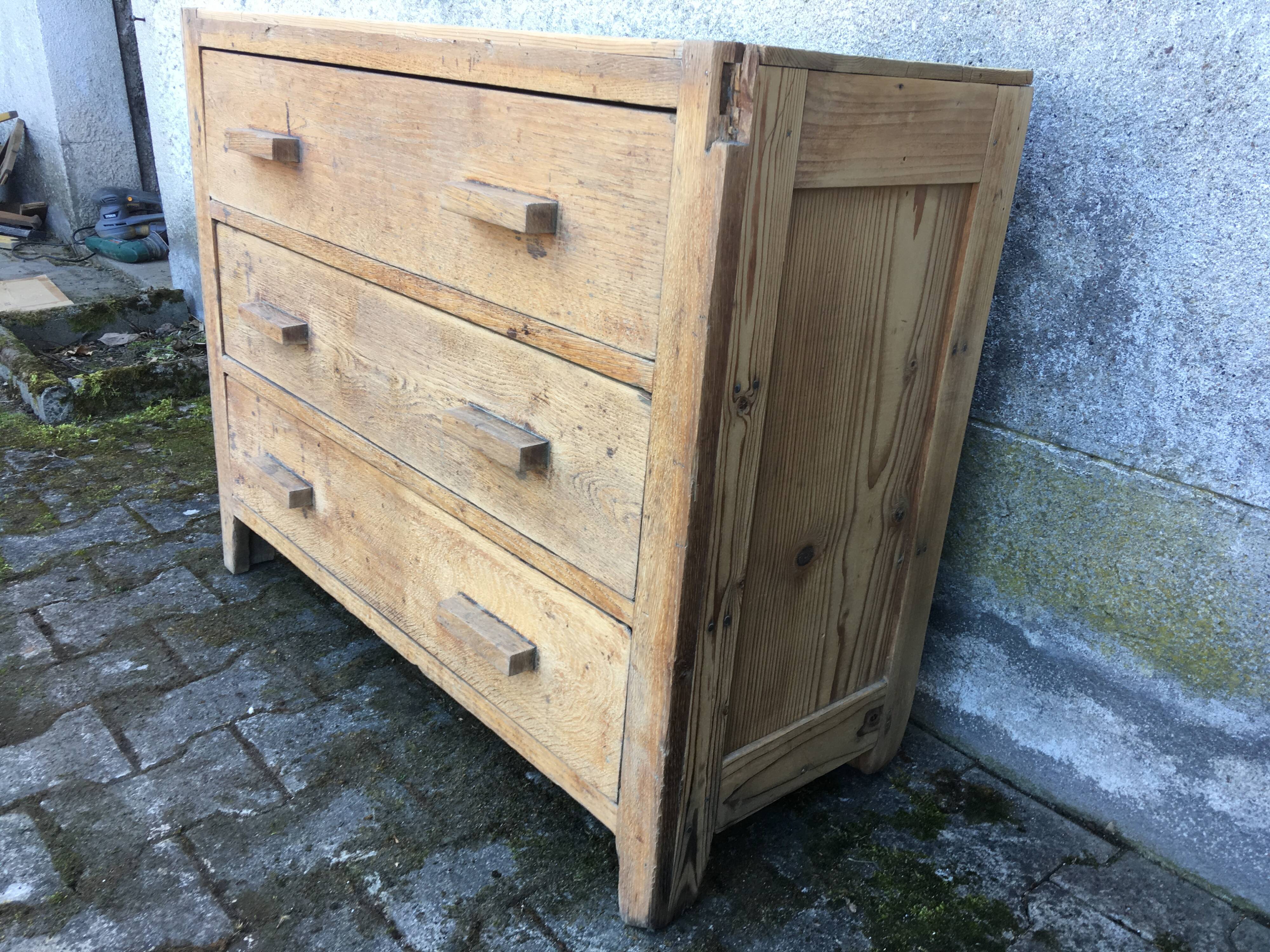 Old retro vintage chest of drawers 3 drawers wooden crude façade oak