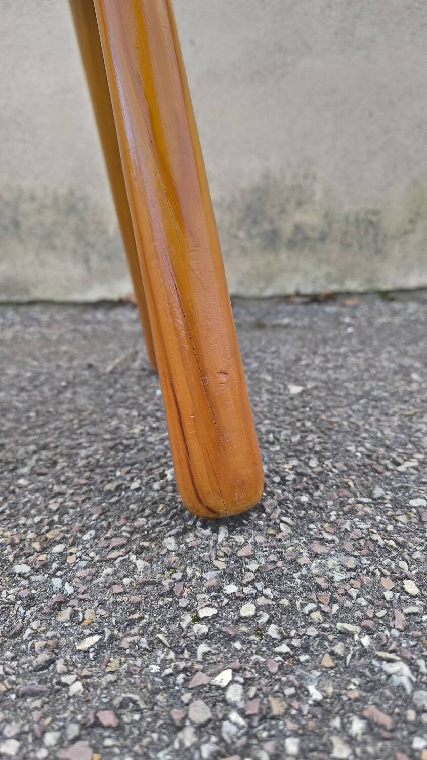 Tabouret tripode