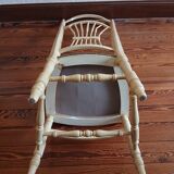 Nursing chair with iris pattern seat