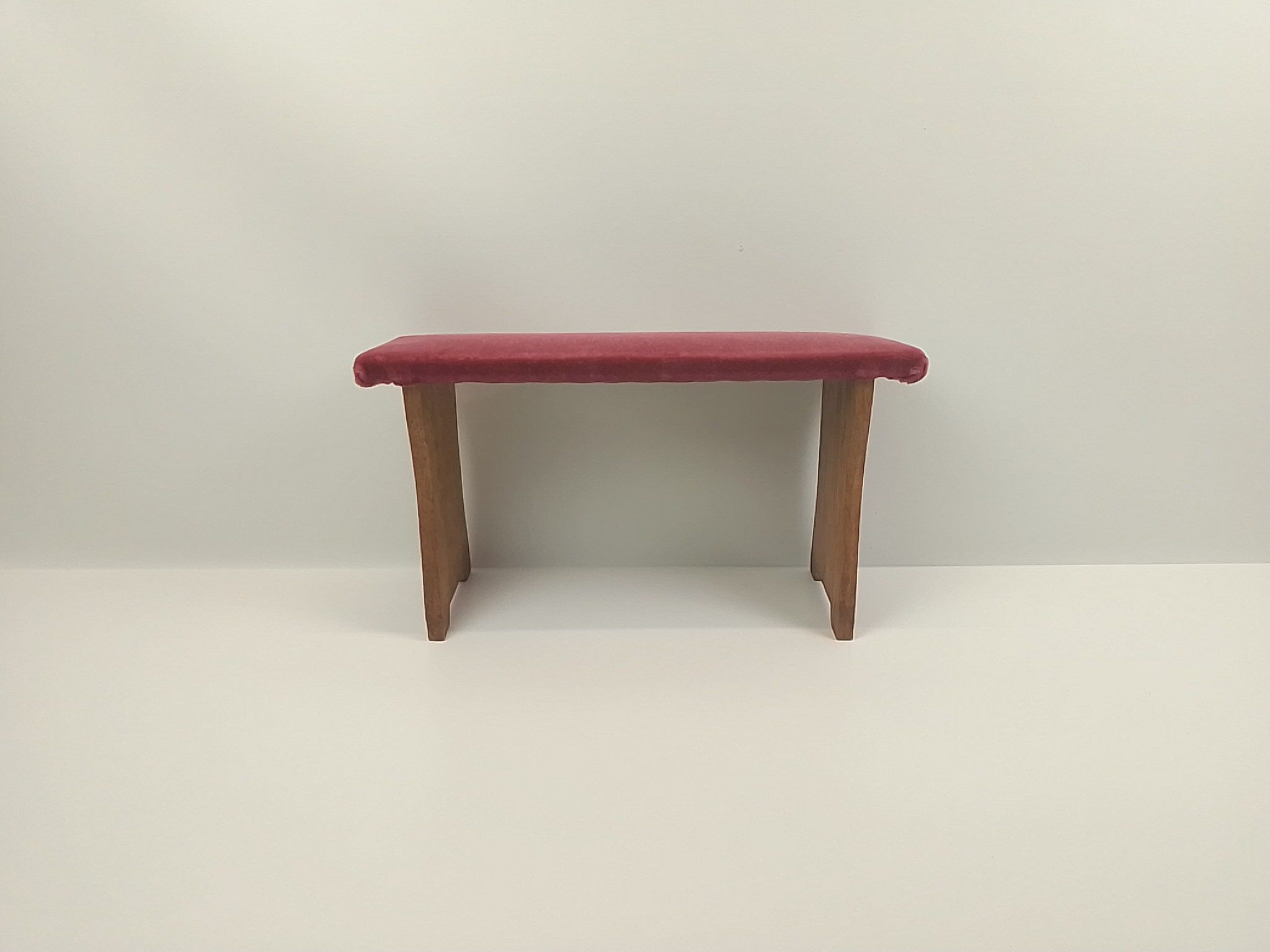 Footrests in wood and pink velvet