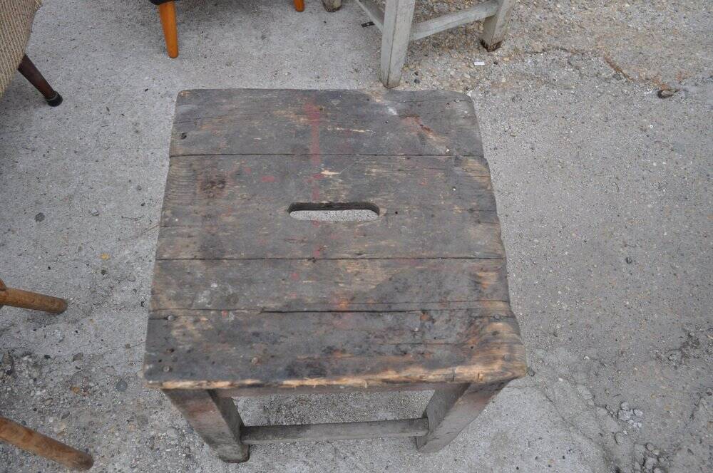 Vintage brown workshop stool in solid pine, 1940s industrial style.