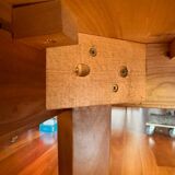 Extendable dining table