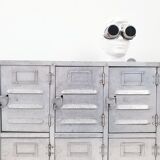 Industrial furnishings in riveted aluminium