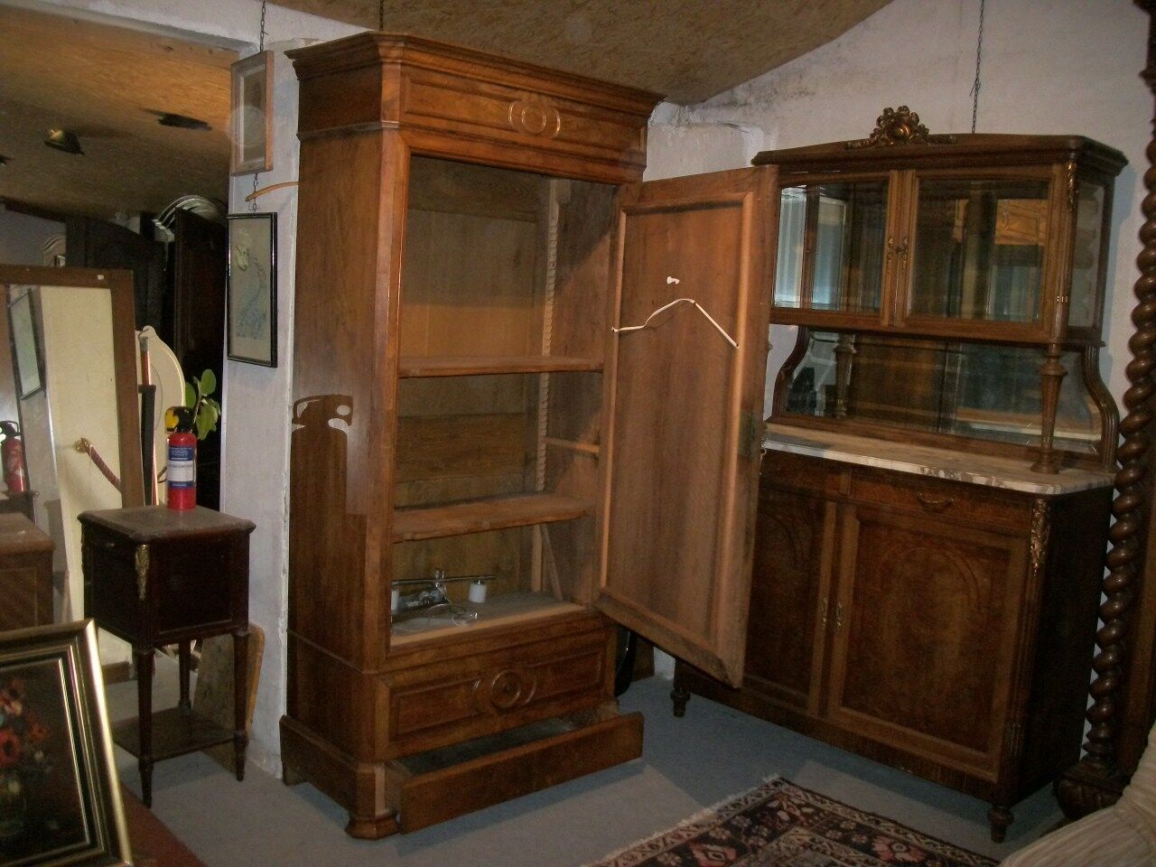 Bonnetière with mirror