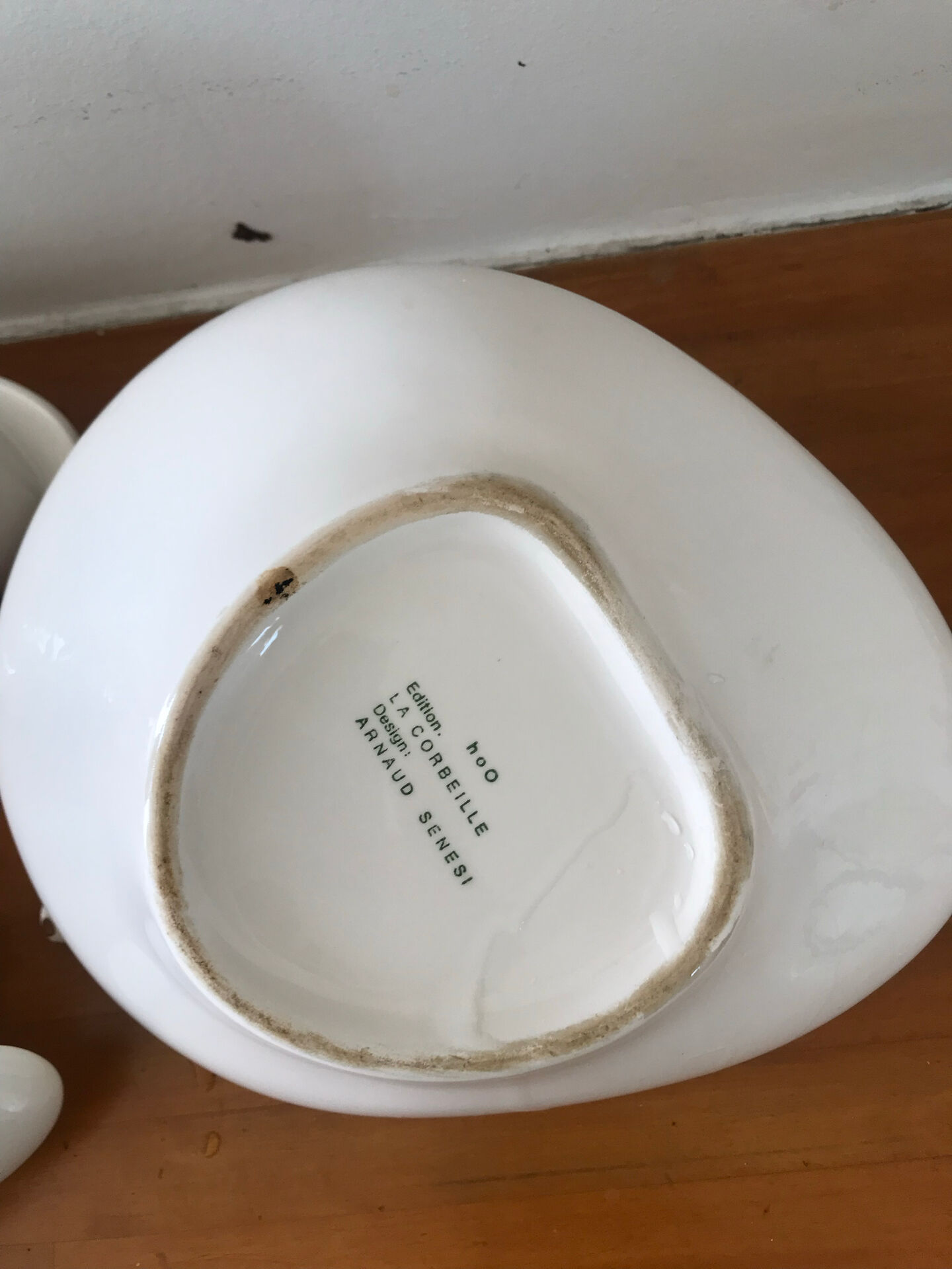 Teapot and cups in contemporary ceramic