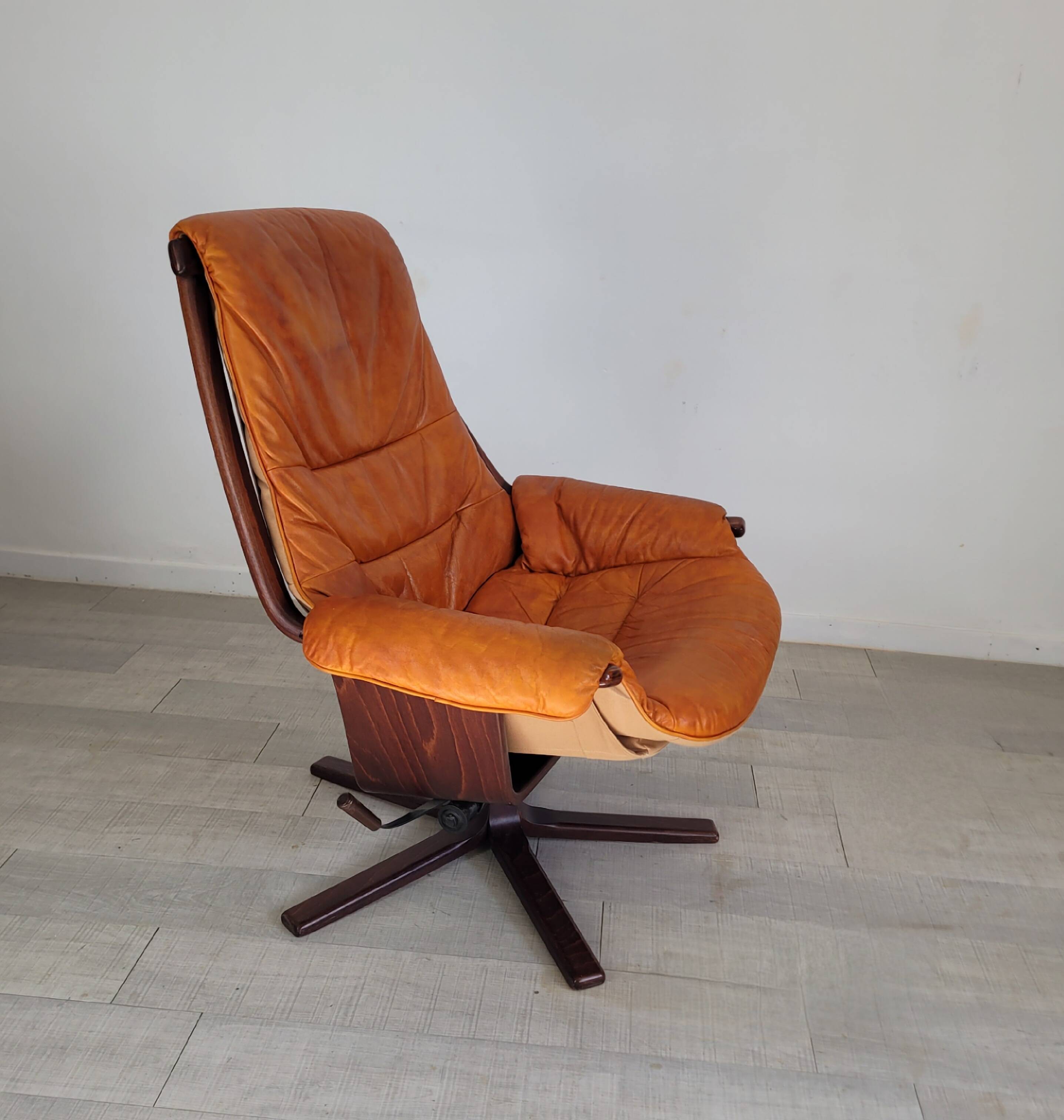 Fauteuil lounge vintage Göte Mobler 1960 pivotant et inclinable