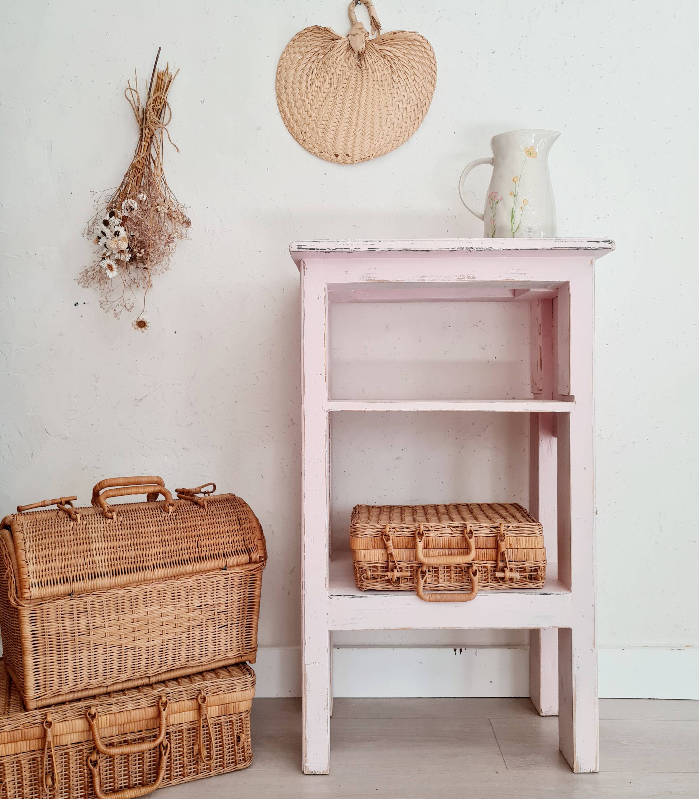 Etagère - meuble rose patiné