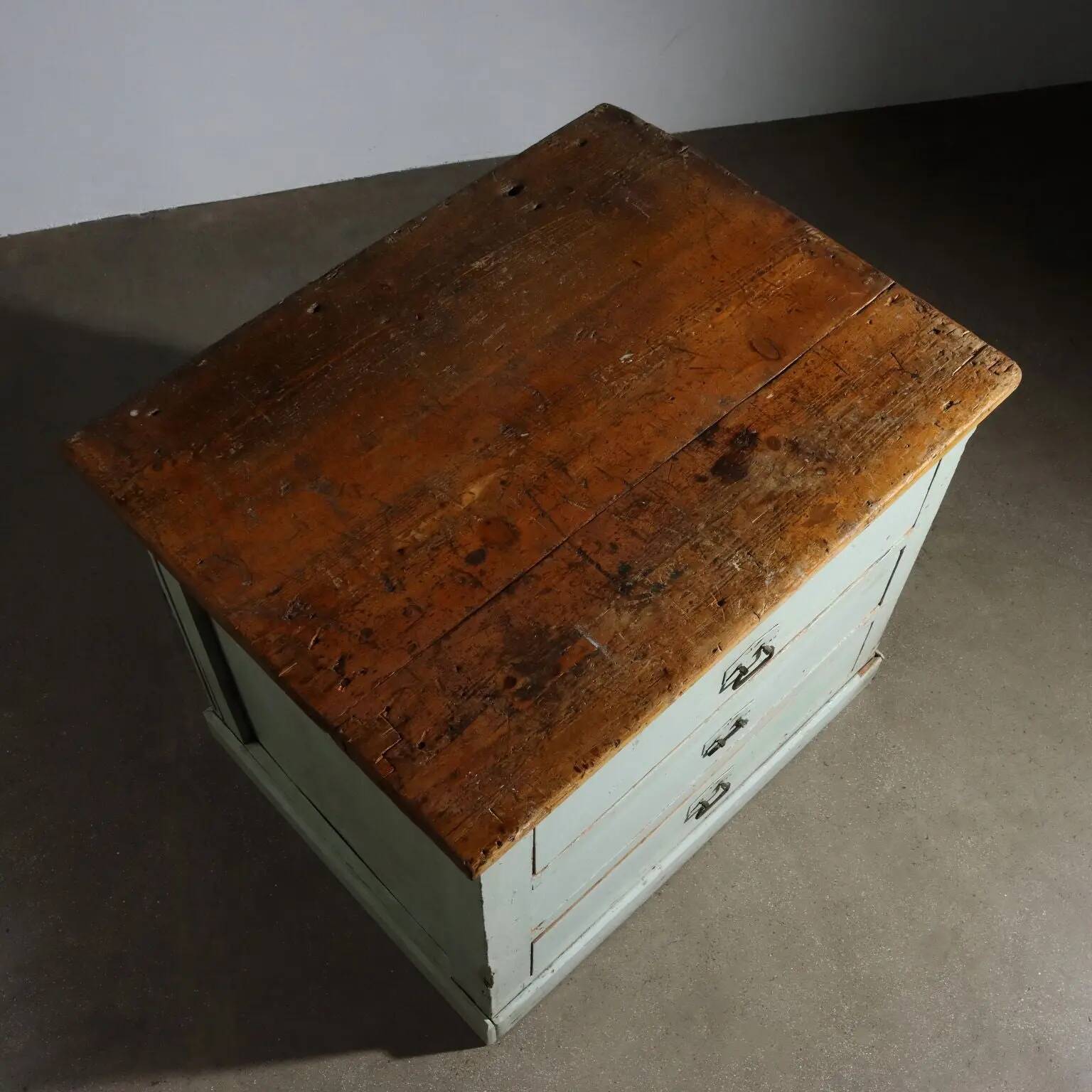 Commode vintage style industriel en sapin émaillé XX Century
