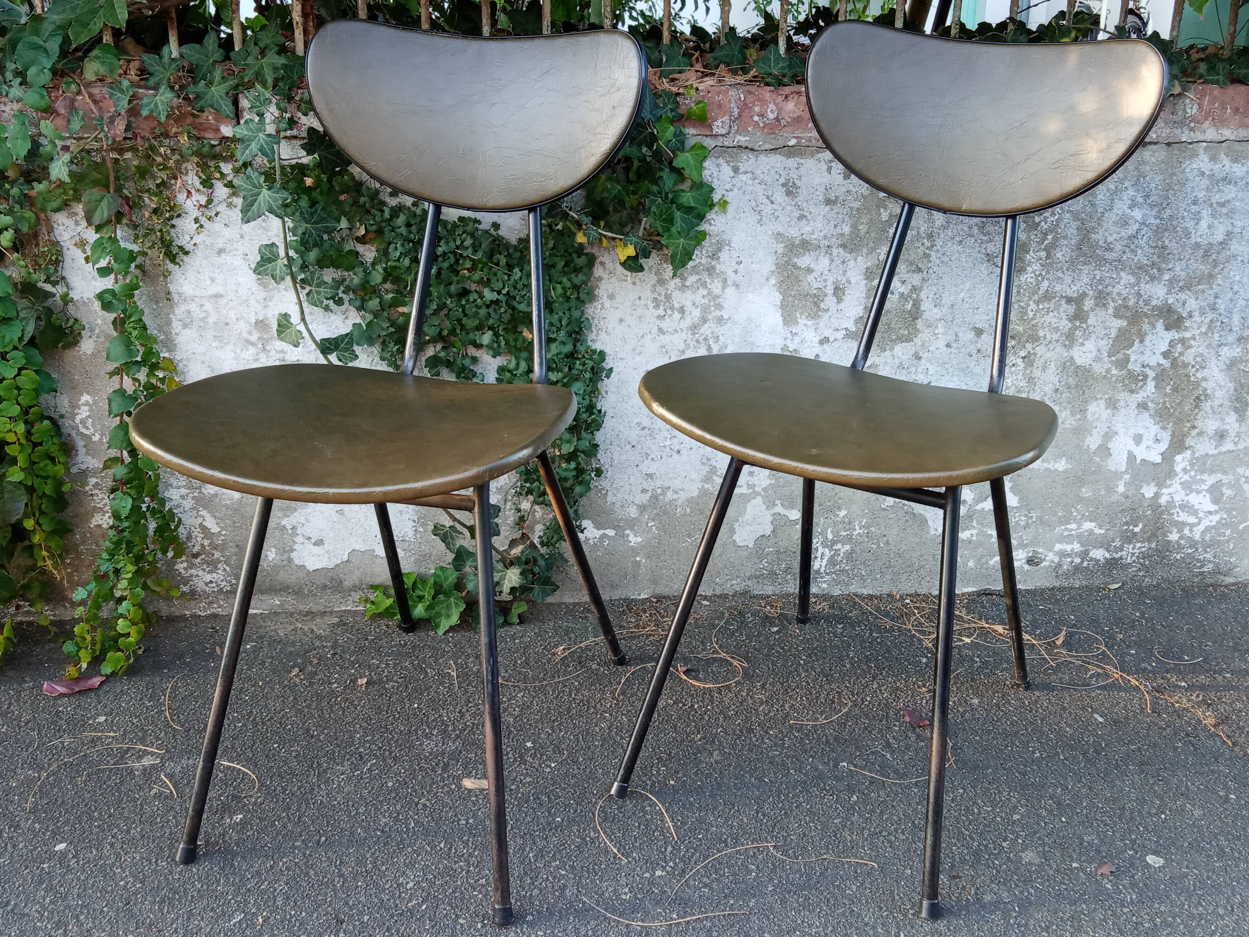 Pair of 50s chairs in metal and skaï