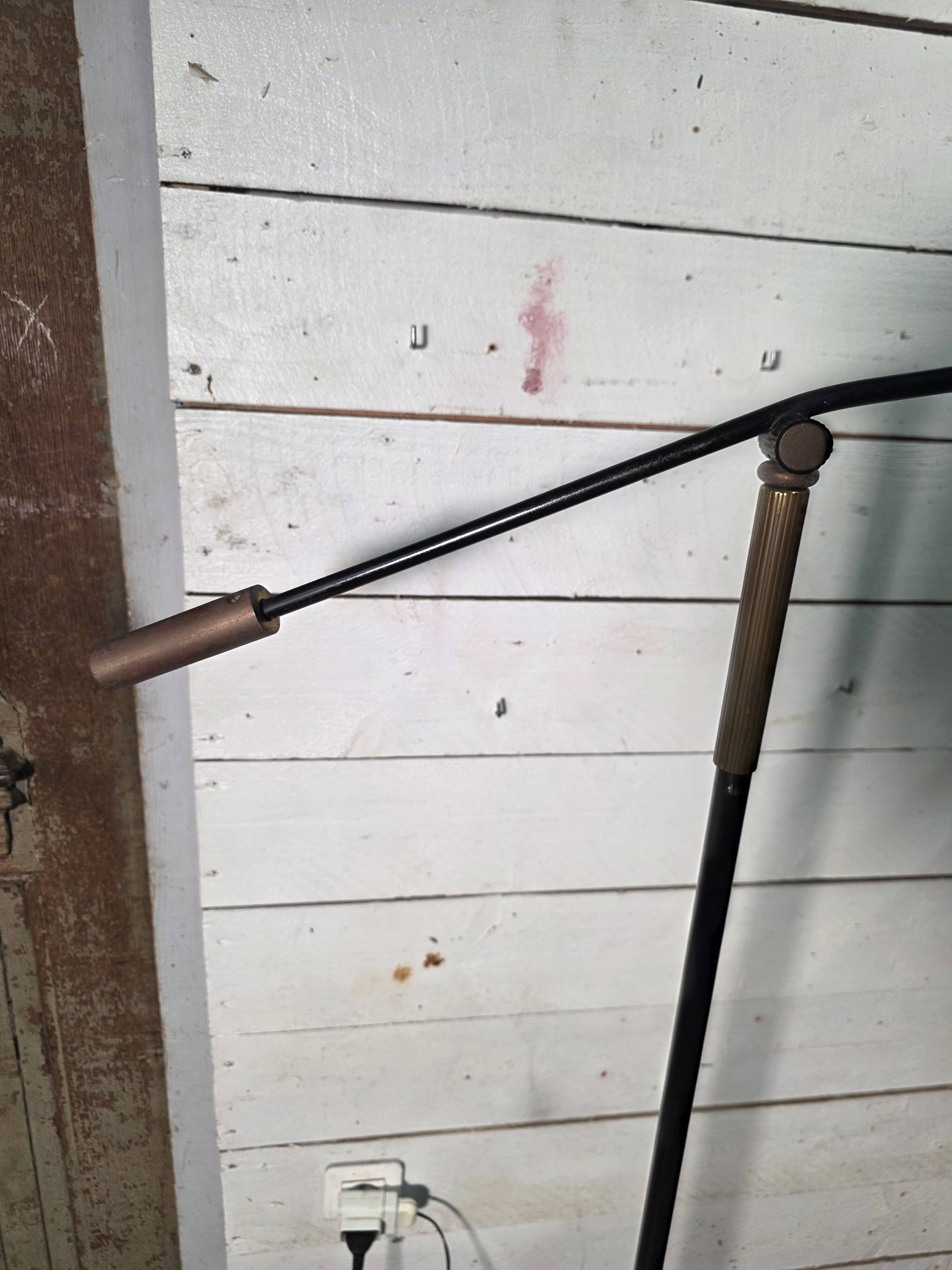 ​Lampadaire tripode à contrepoids Maison Lunel ,Années 50