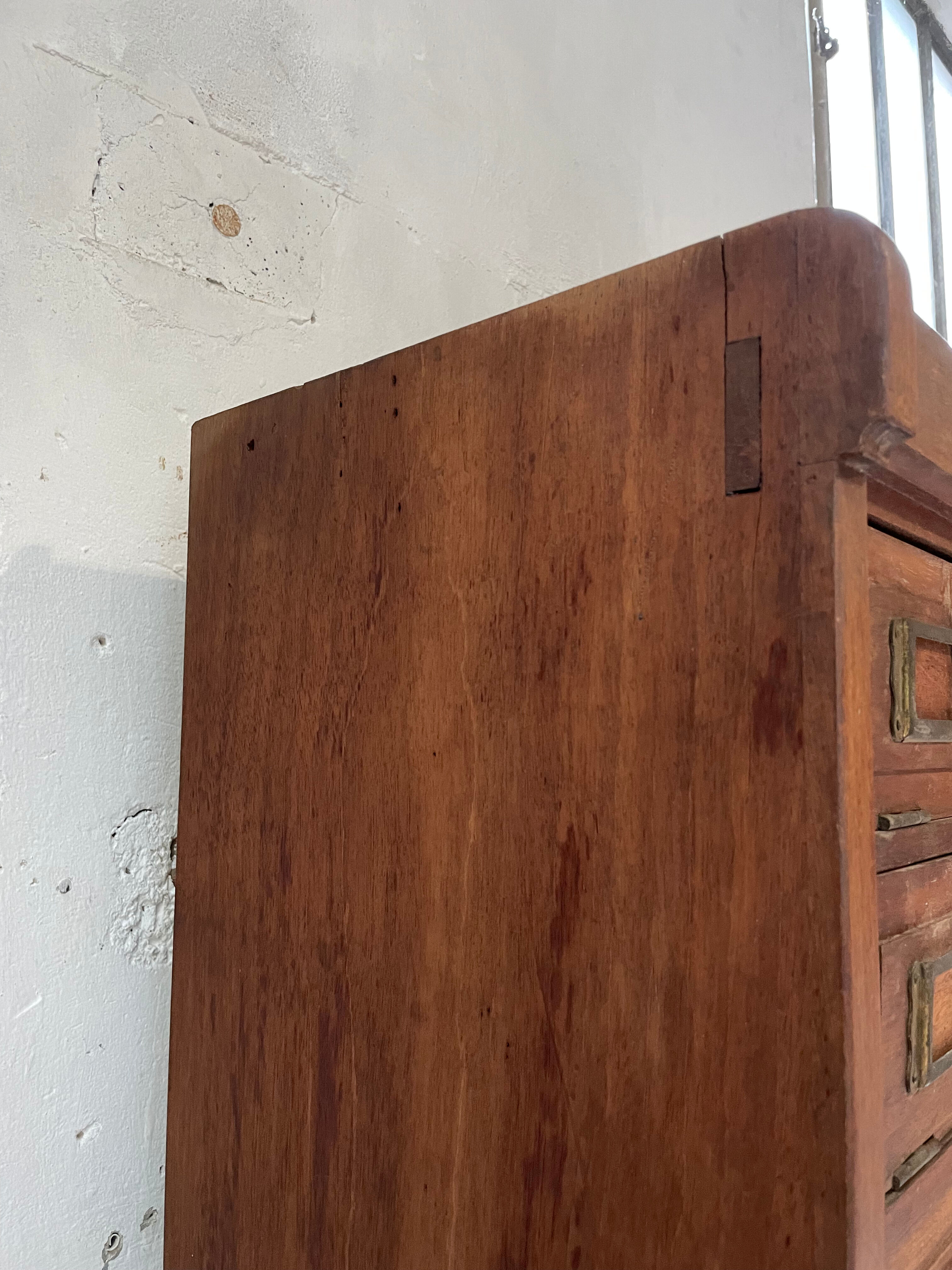 Furniture with 34 oak valves