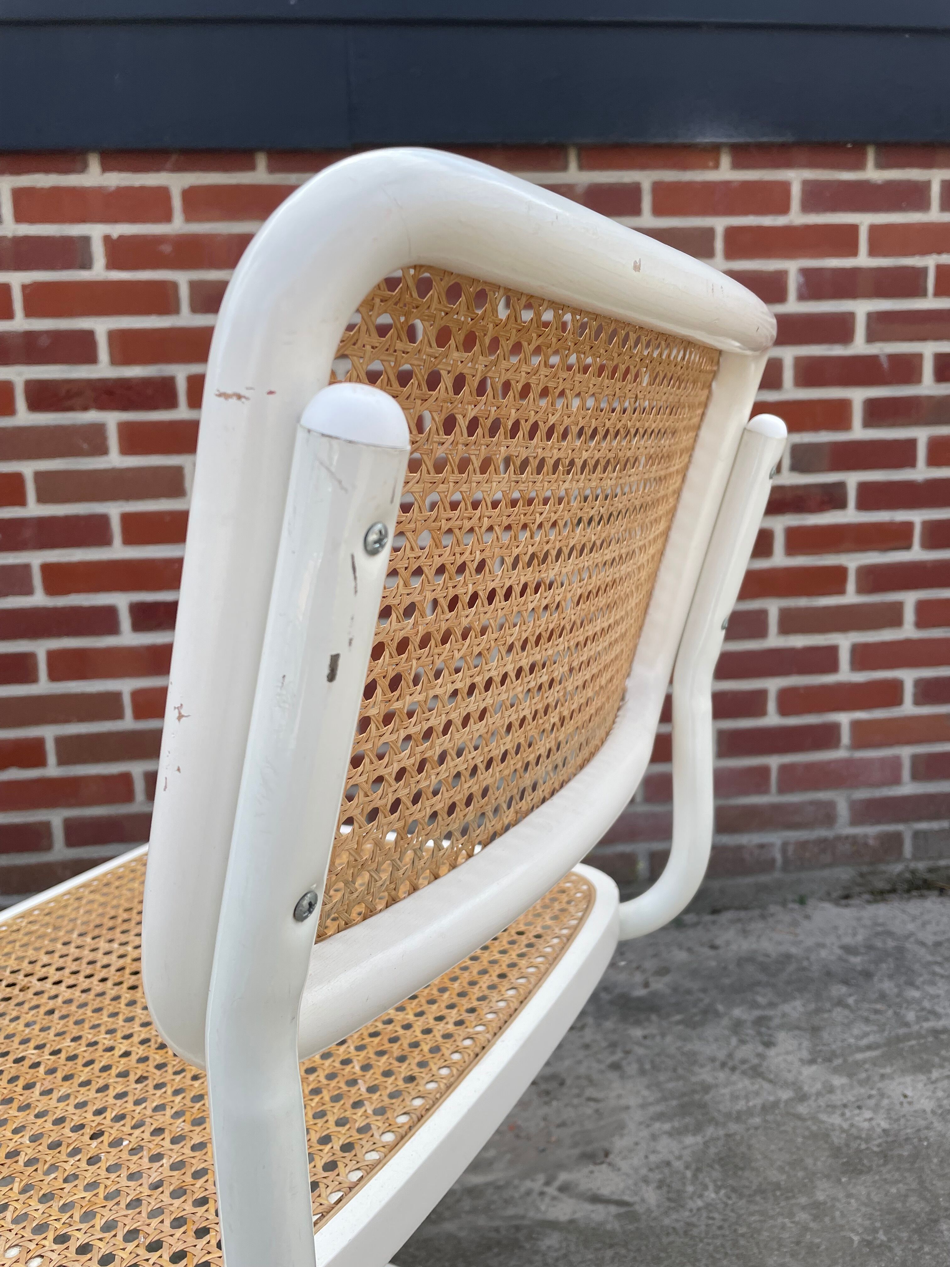 Set of 4 Cesca b32 model chairs in white