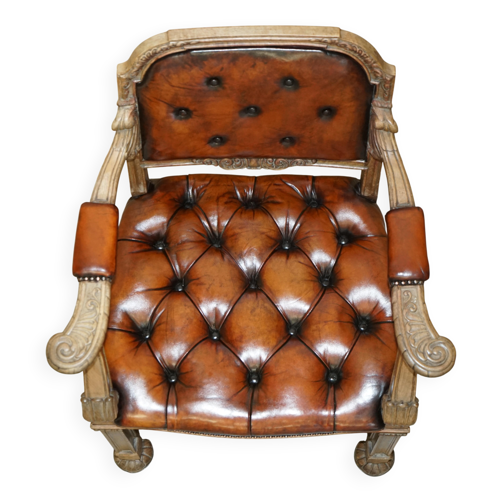 Fauteuil Chesterfield ancien restauré William IV en cuir