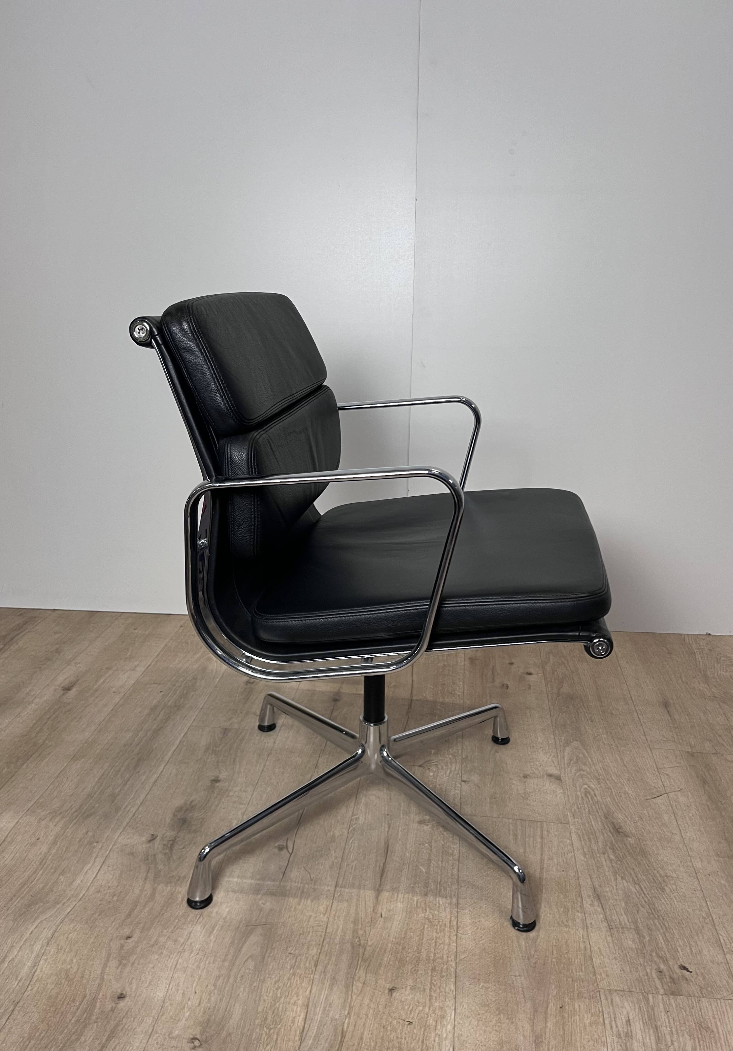 Armchair / Conference Chair By Charles & Ray Eames / Used
