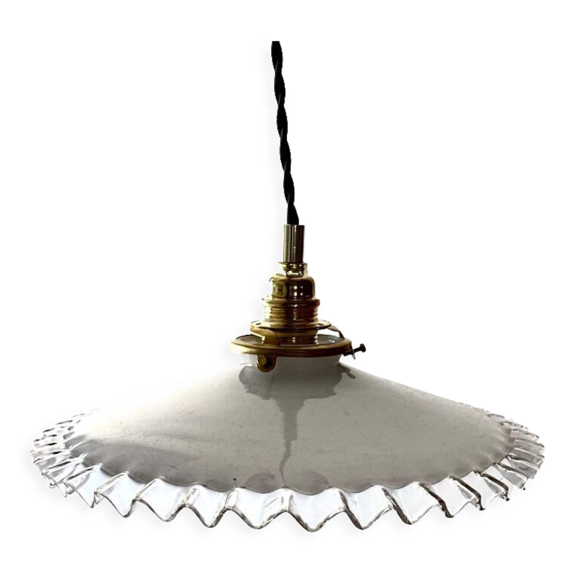 Vintage suspension in electrified white opaline to nine