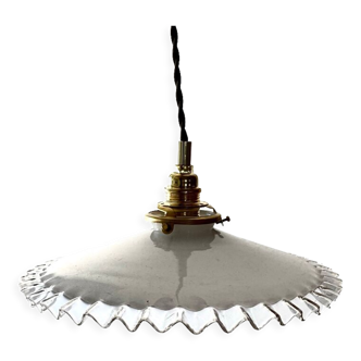 Vintage suspension in electrified white opaline to nine