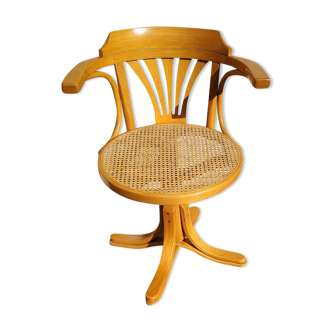 Swivel office chair