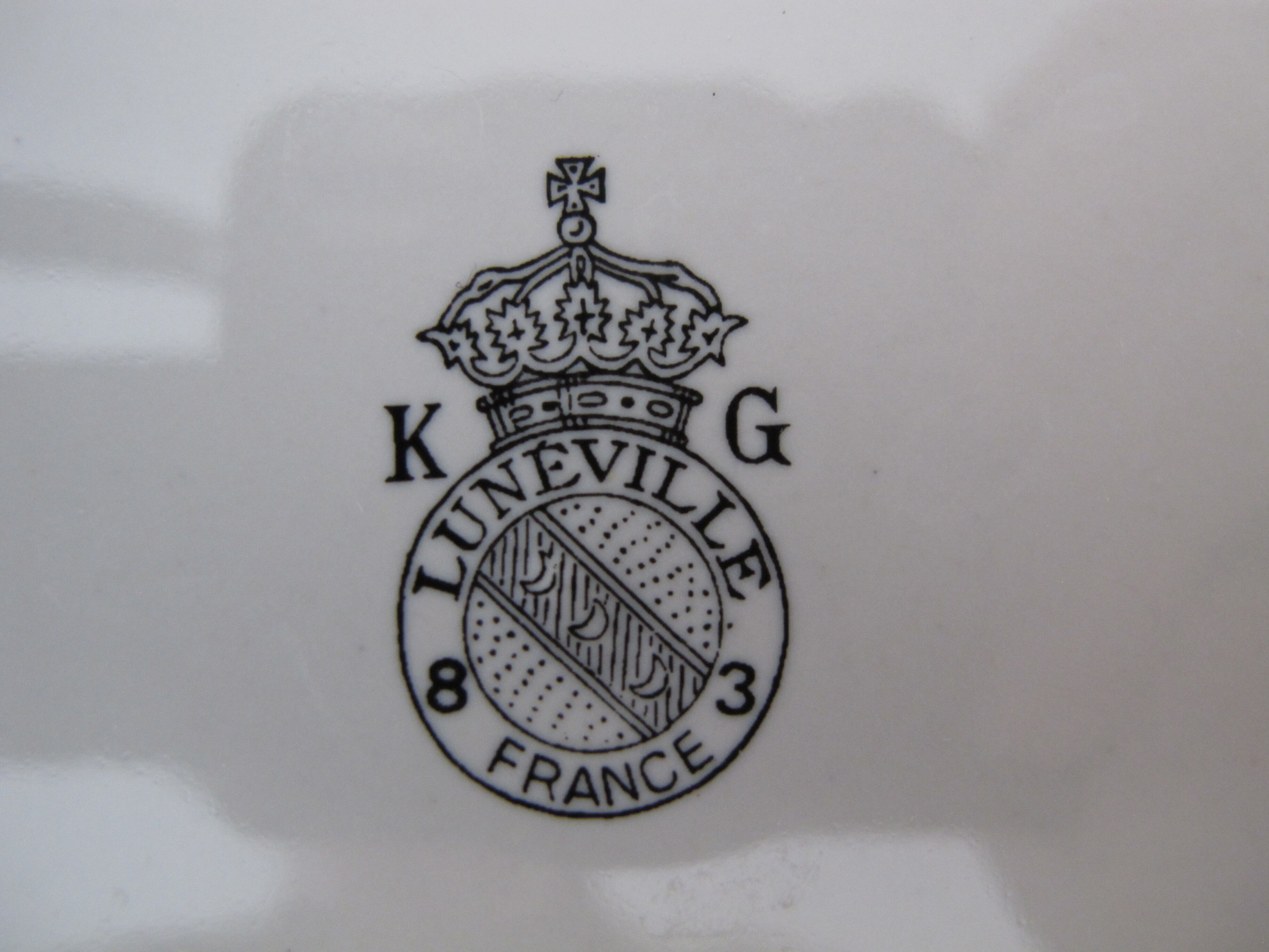 Large ancient plate in Lunéville earthenware