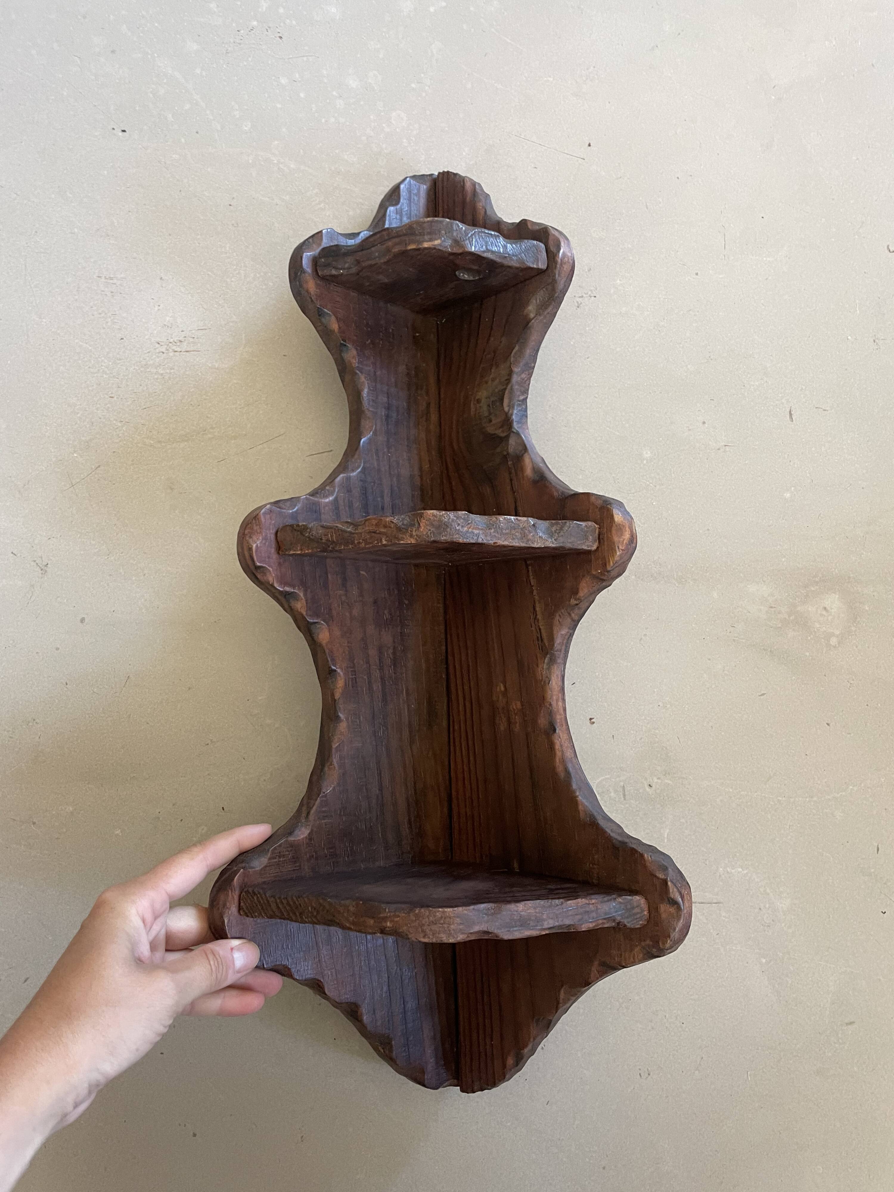 Etagère d'angle en bois ancienne