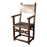 Fauteuil à bras ancien en noyer et cuir clouté, XVIIème siècle