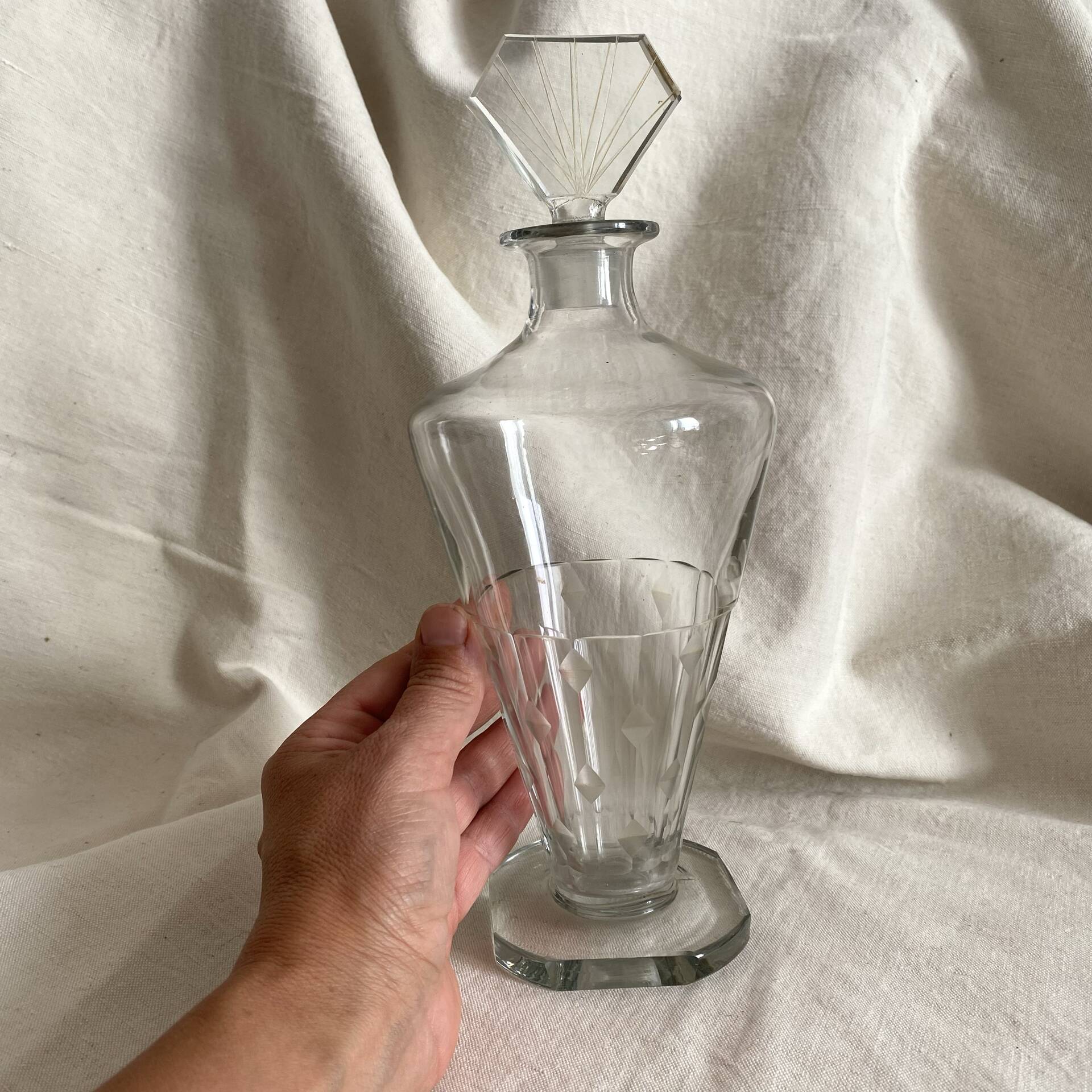 Art Deco carafe with fan stopper