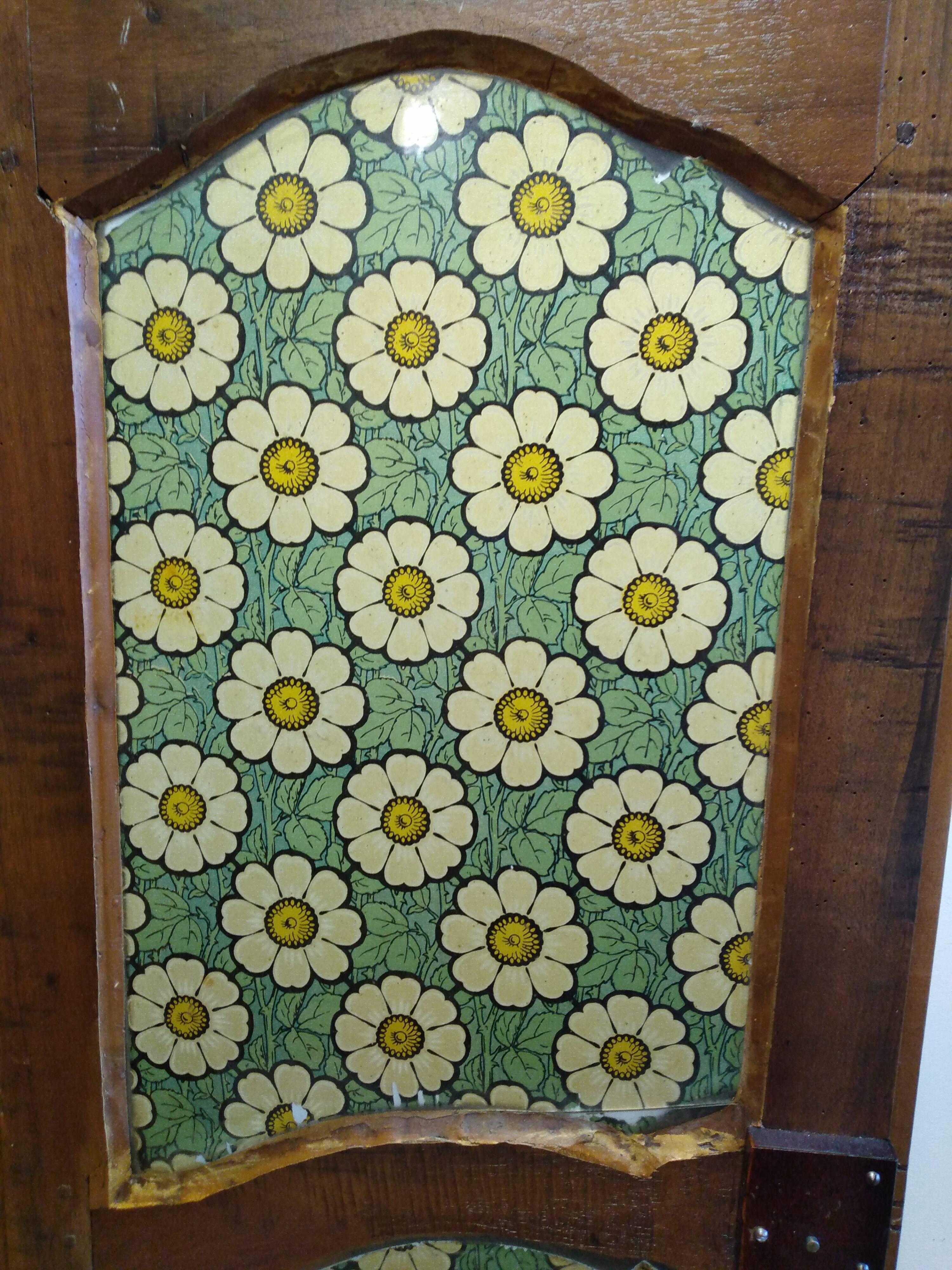 Atypical antique showcase